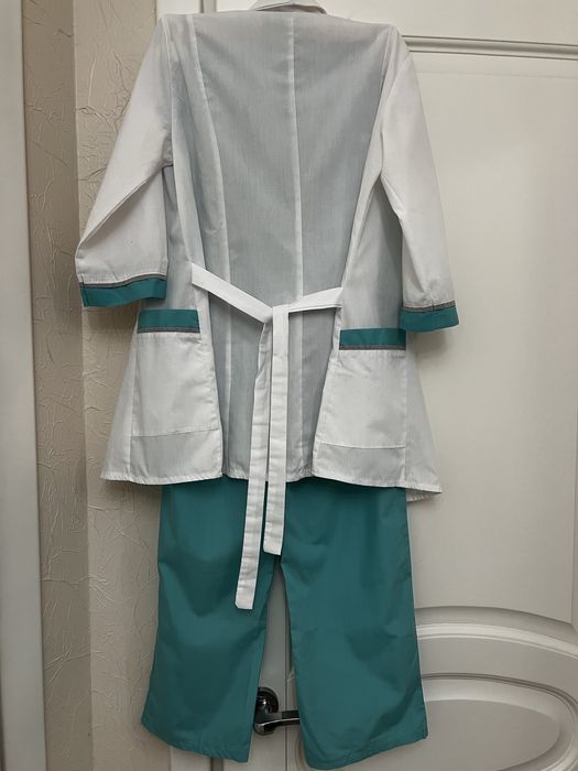 Медицинский костюм / брюки и халат