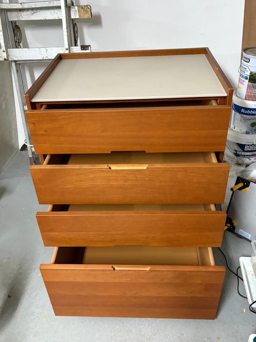 Cama de casal em cerejeira + comoda/ camiseiro