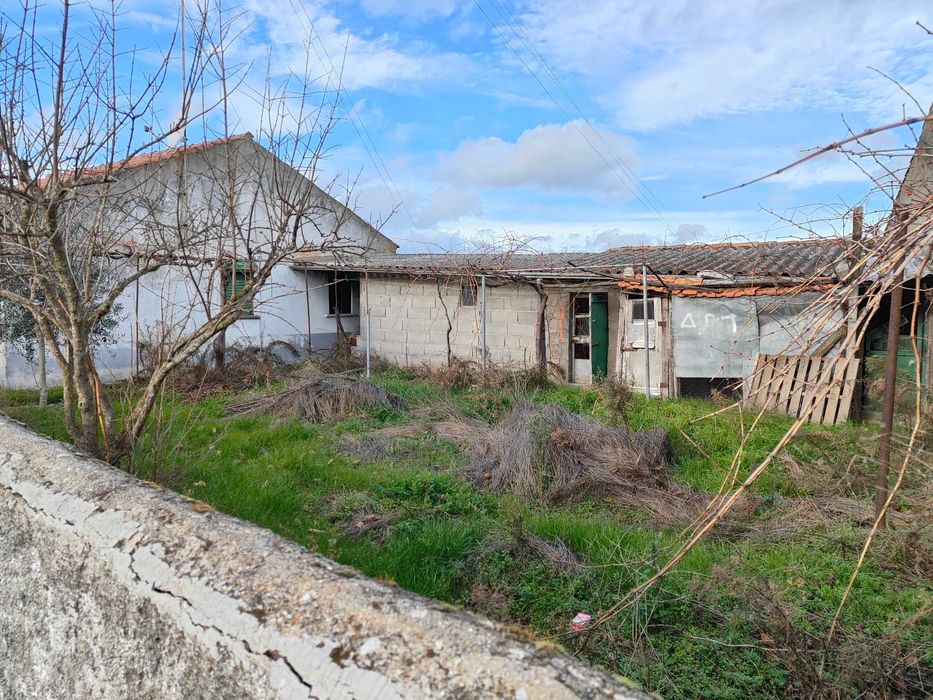 Moradia independente à VENDA na R. dos Ferreiros, 14, ALMEIDA