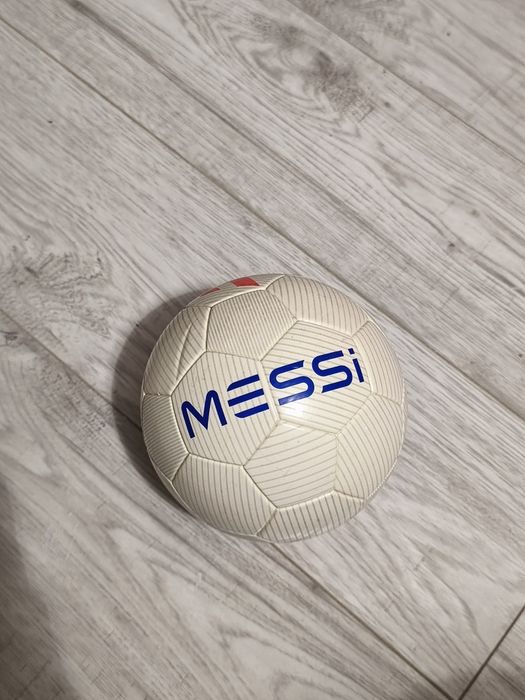 Piłka Adidas. Messi mini ball