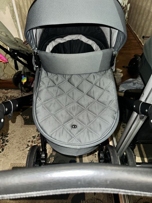 Візочок Roan Ivi 2 в 1