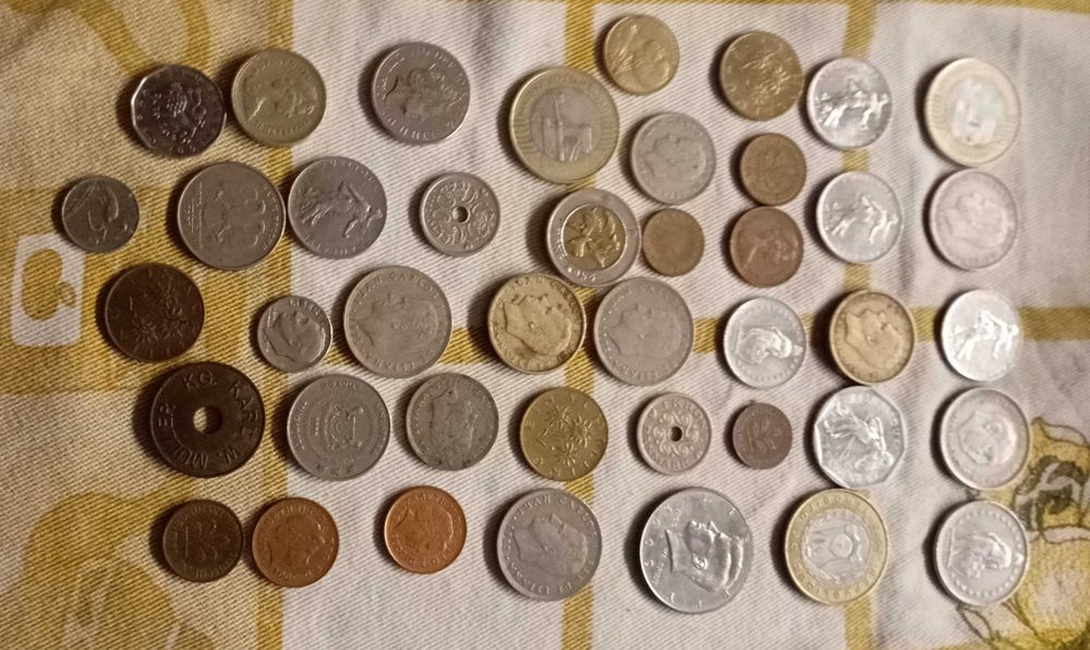 varias moedas de variadas épocas