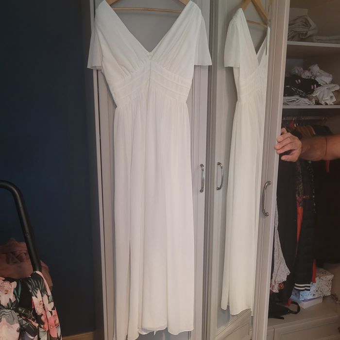 Suknia ślubna. Kolor ecru. Produkt polski. Rozmiar 42