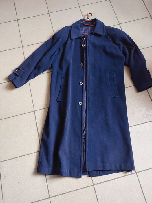 Plaszcz meski prosty dlugi z kolnierzem kolor granat . Rozmiar L- XL.
