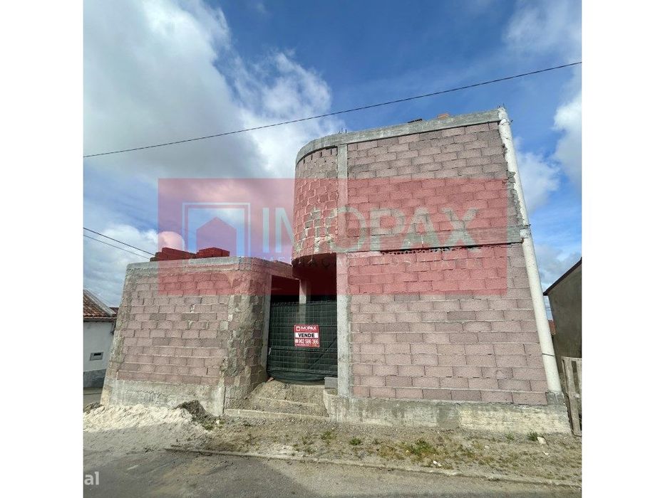 BERINGEL / Moradia T3+1 / Garagem / Quintal e Piscina / em fase de ... — Beringel, Beja