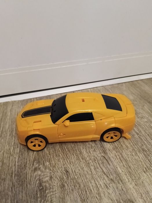 Робот - трансформер Бамблби