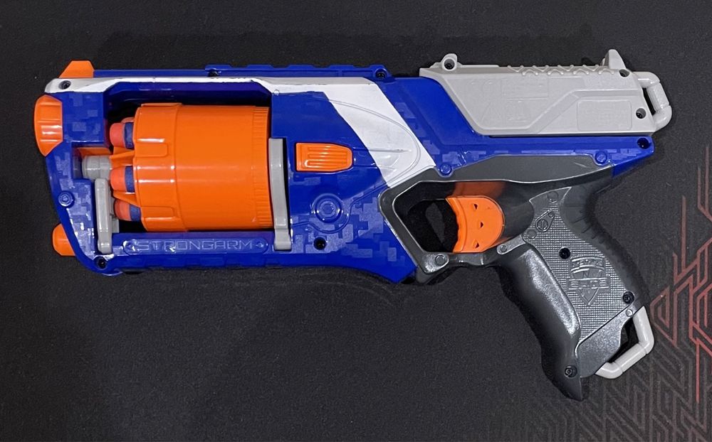 Nerf strongarm бластер
