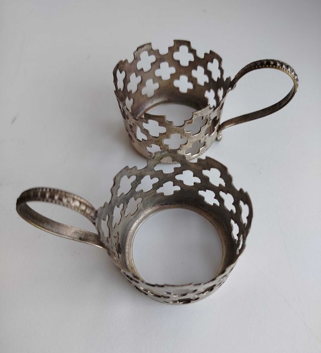 Conjunto de 2 Antigos Suportes para copos, em casquinha