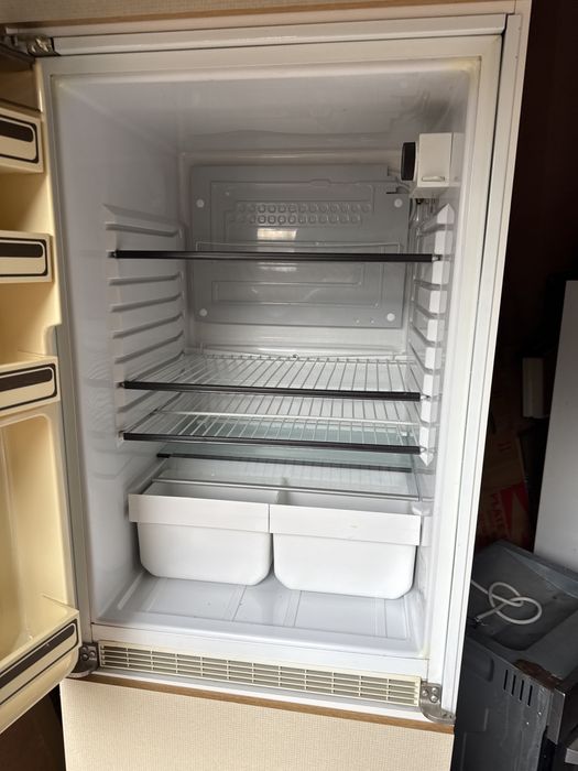 Золодильник в онтоввний в шкаф