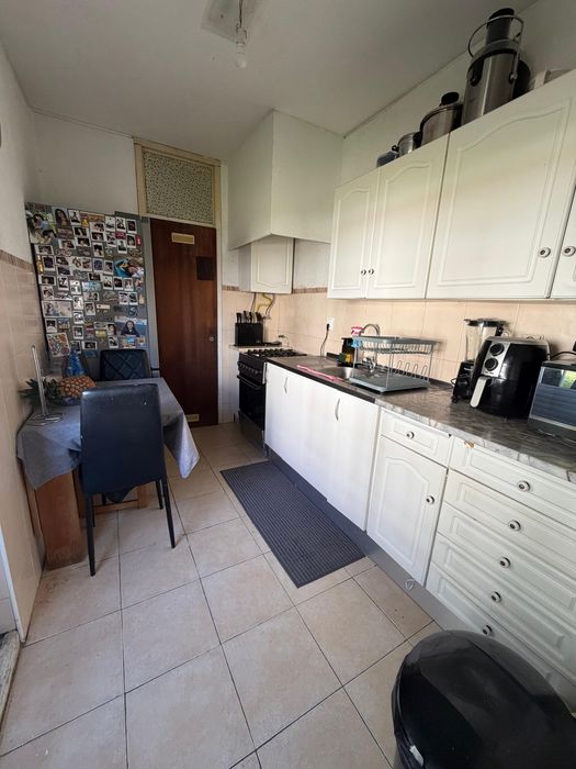 Quarto de casal ou solteiro para arrendar