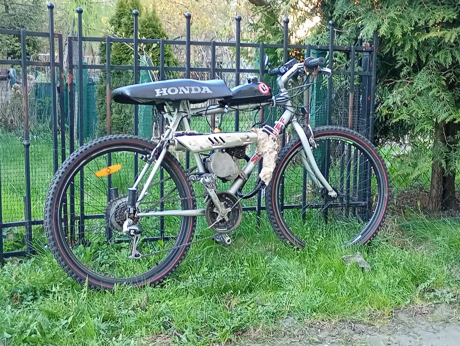 Rower z silnikiem spalinowym 50cc