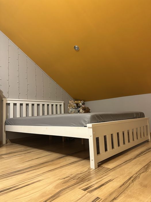 Sprzedam łóżko wraz z materacem 140 x 200 cm