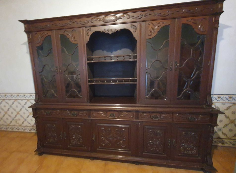 Móvel Cristaleira / Aparador / Louceiro, em mogno maciço