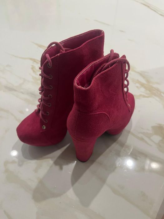 Botas de salto alto compensadas