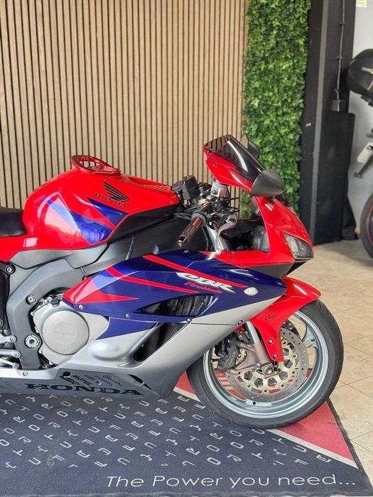 Honda CBR 1000 RR SC 57