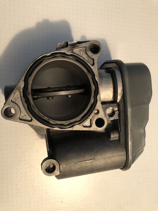 Дросельна заслонка Pierburg 038128063B  Passat B6 В7 2.0TDI