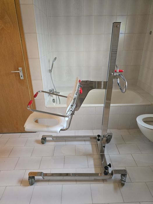 Підйомник для інвалідів, санітарно-гігієнічний стілець-туалет