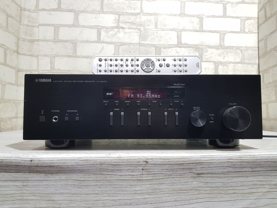 Пульт! Стерео ресивер YAMAHA R-N303D+1, *2x100, Wi-Fi, Bluetooth, AirPlay б/у