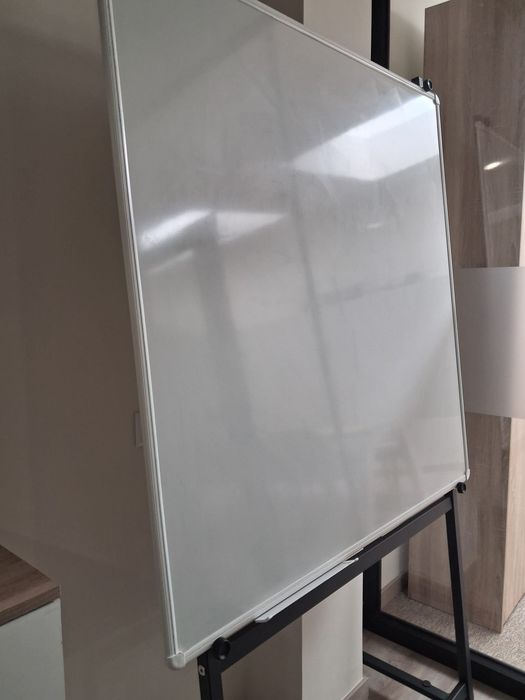 Quadro branco e cavalete
