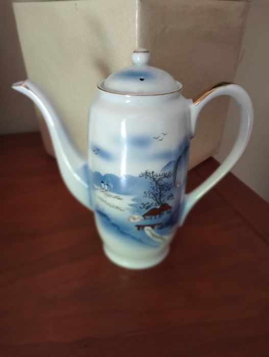 Cafeteira e Açucareiro Antigos em Porcelana Japonesa Pintada à Mão