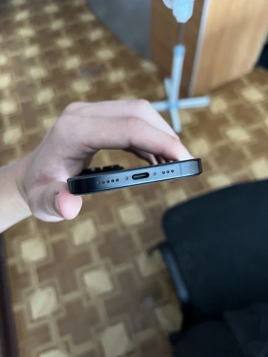 Вживаний Apple iPhone 16 Pro 256Gb. (Black Titanium)