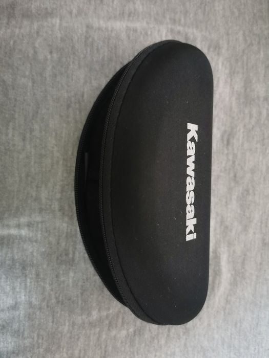 Óculos pretos Kawasaki