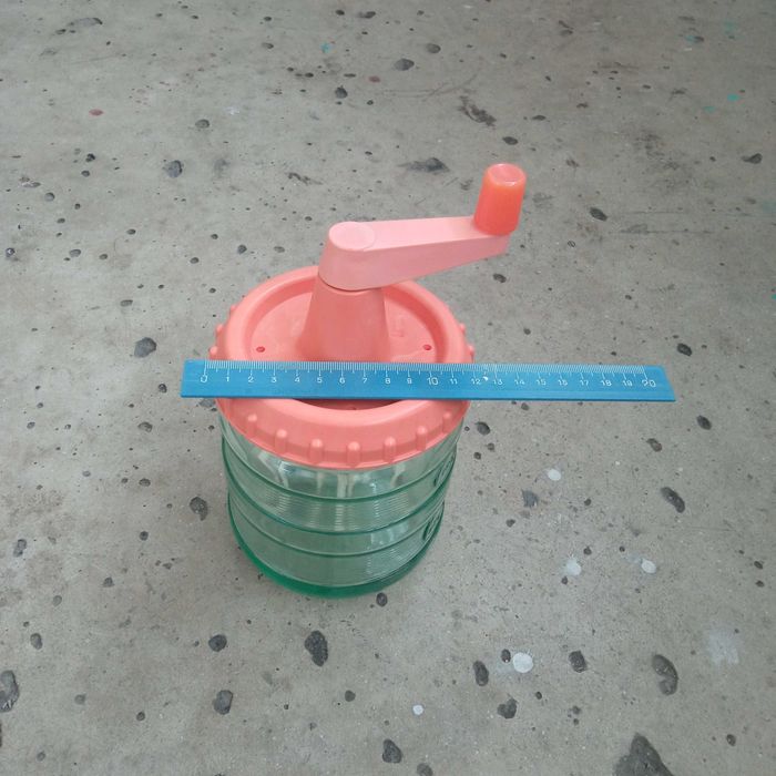 Шланг пылесоса.  Блендер, ручной.
Стекло.