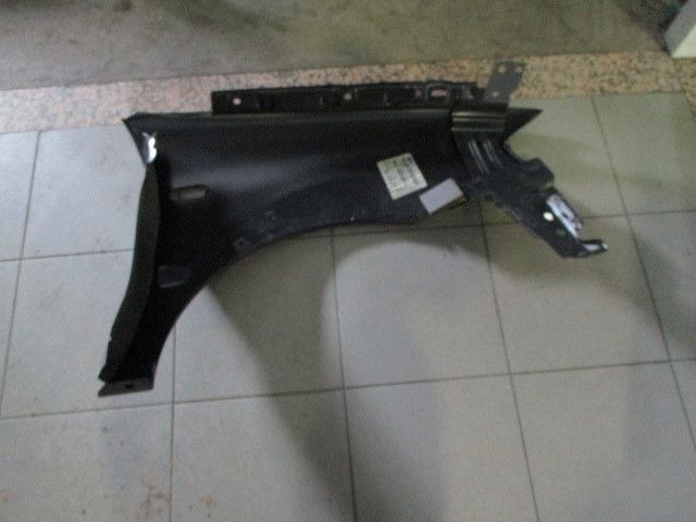 Guarda-lamas esquerdo VOLKSWAGEN Polo (6N)