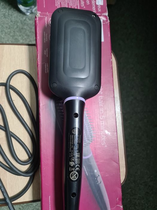 Щітка-випрямляч Philips BHH880
