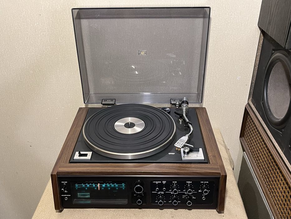 Качественный проигрыватель винила с усилителем 70-х SANYO DXT-5500