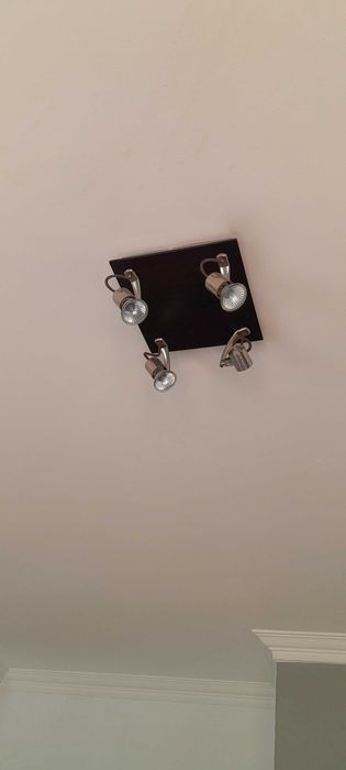 Candeiro de teto com focos