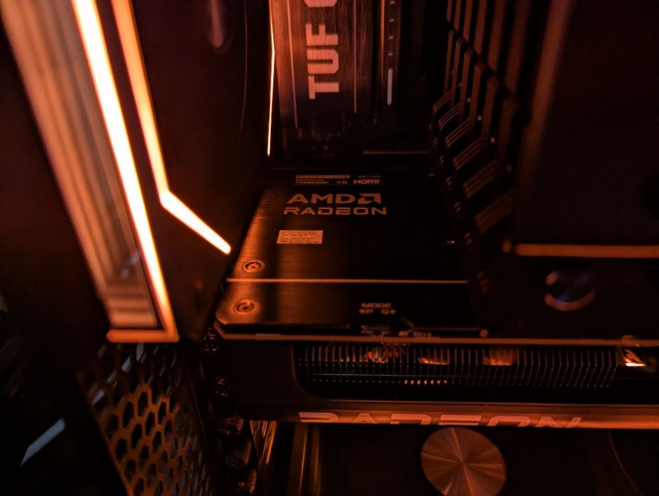 Radeon RX 9070 XT Asus Prime в ідеальному стані, без упаковки