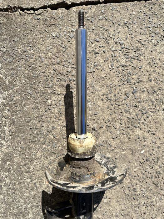 Задня ліва стійка Sato 09/20 Land Rover Freelander 2