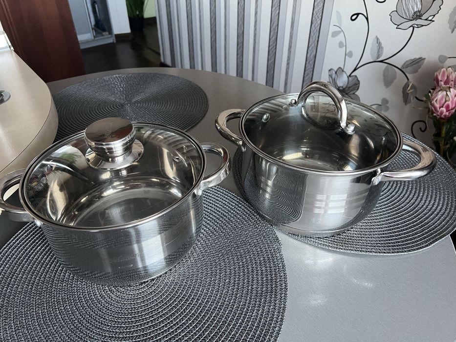 Продам кастрюли 2,5 л и 3 л