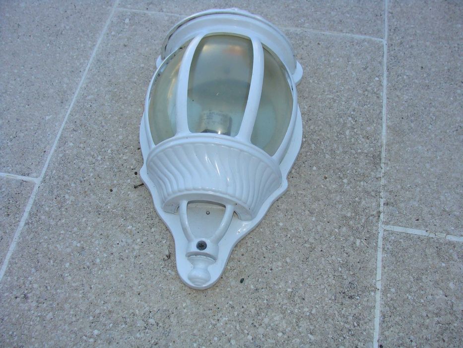 Candeeiro Branco de Parede com Vidro