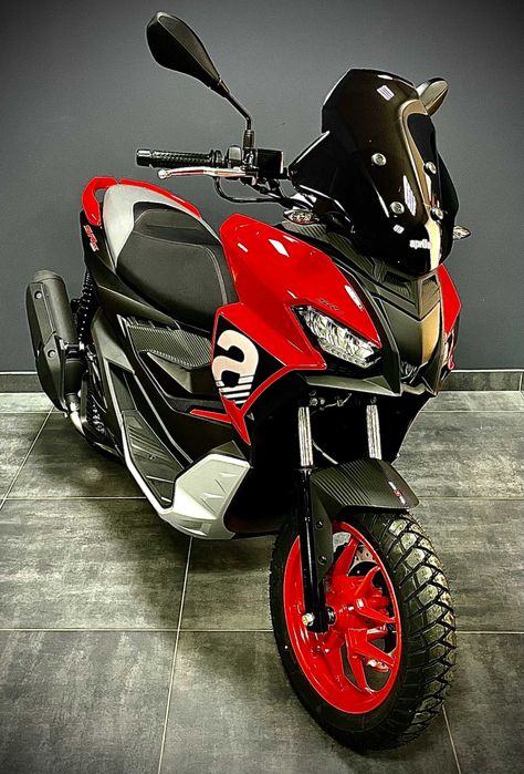 Aprilia SR GT 200