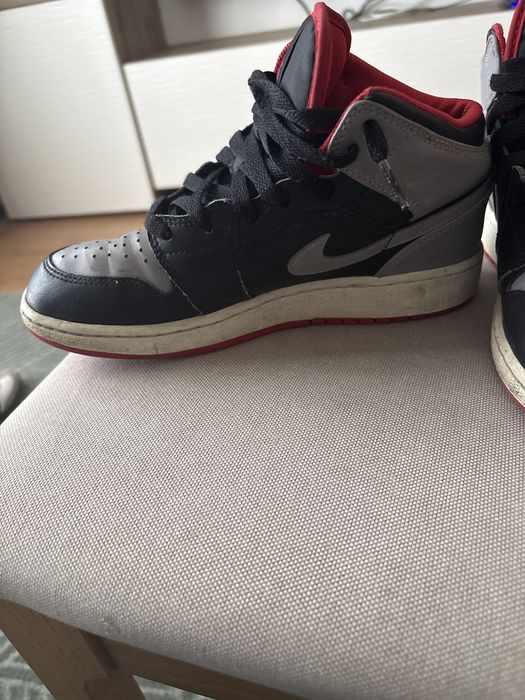 Nike Air Jordan 1 Mid "Light Smoke Grey".