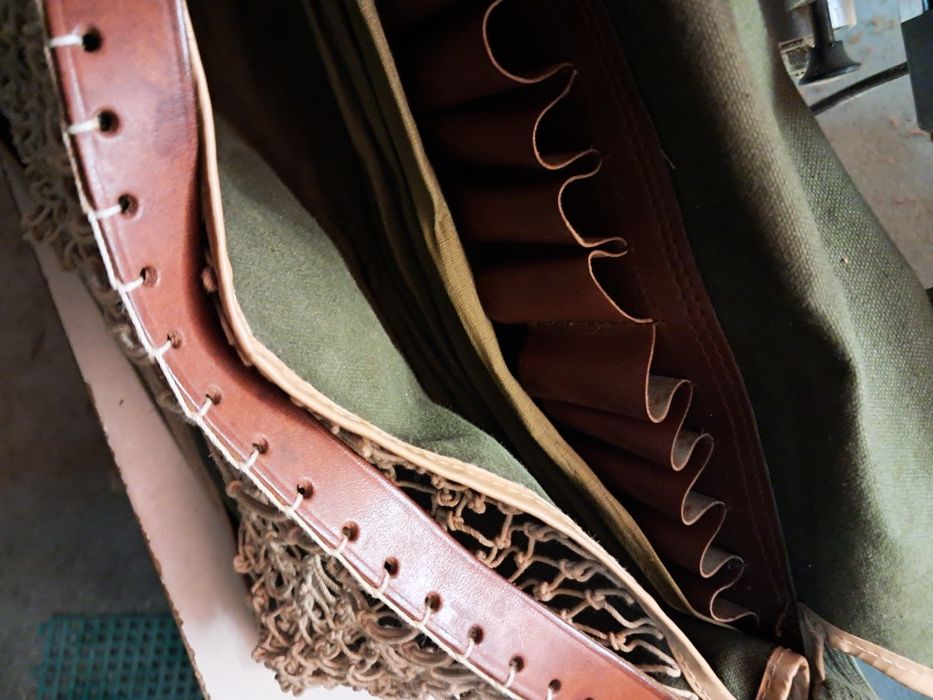 Sacola e pendurais de caça impecável