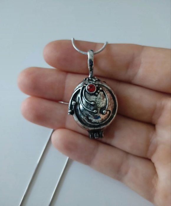 Naszyjnik Eleny Gilbert the vampire diaries