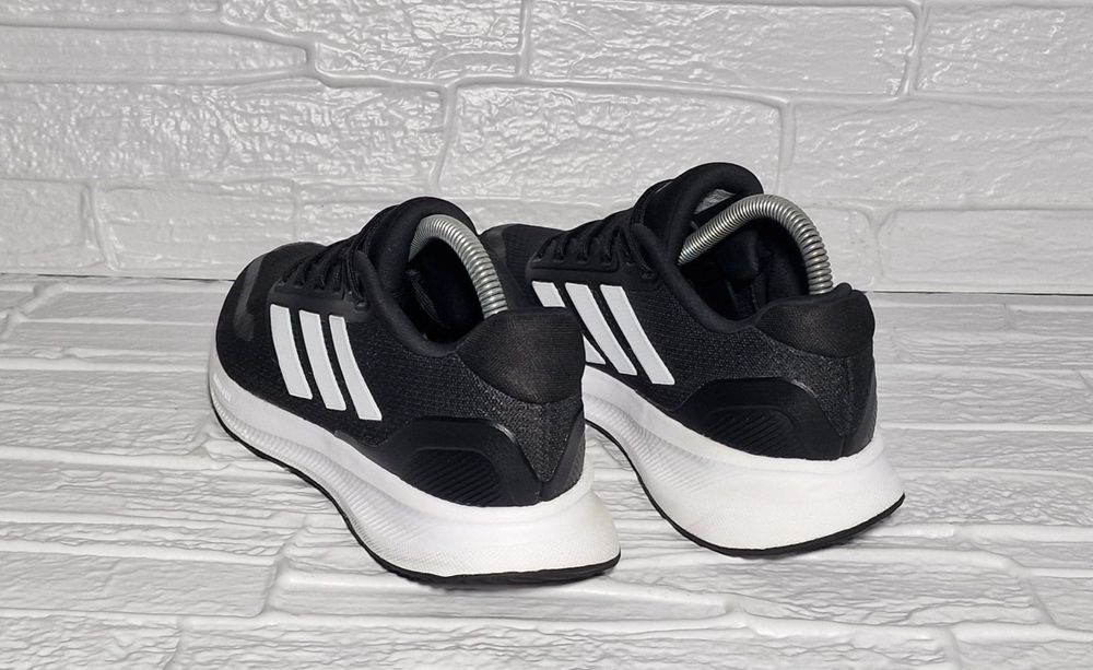 Бігові кросівки Adidas (40 розмір)