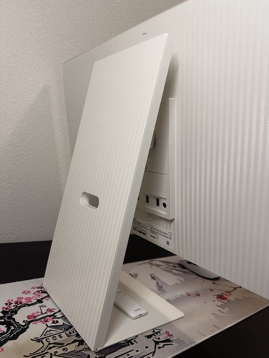 Samsung Smart Monitor M8 – стильный 32″ 4K UHD монитор с SmartTV