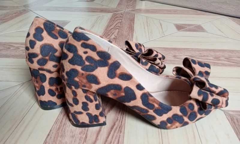 Buty na obcasie w panterkę r. 36