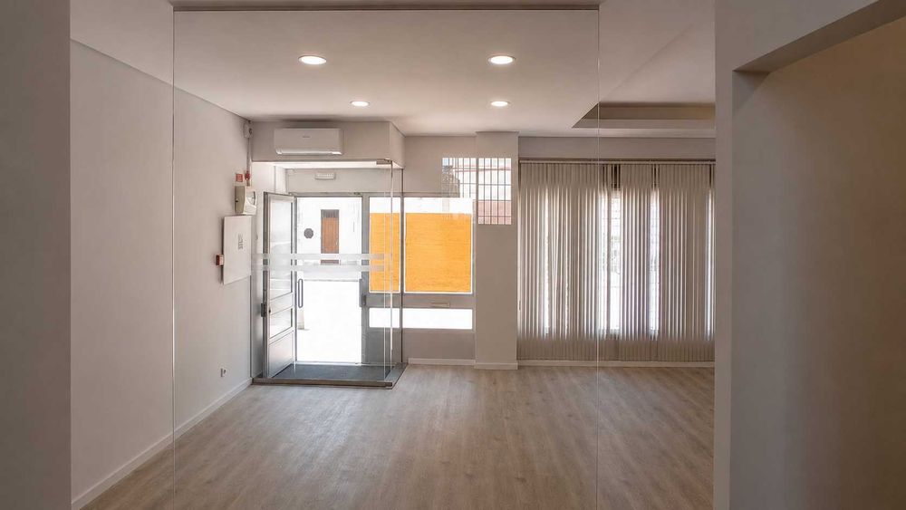 Loja Comercial Remodelada no Bonfim, Setúbal
