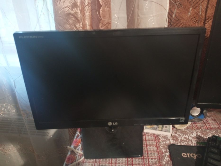 Продам монітор LG Flatron E1942C - BN