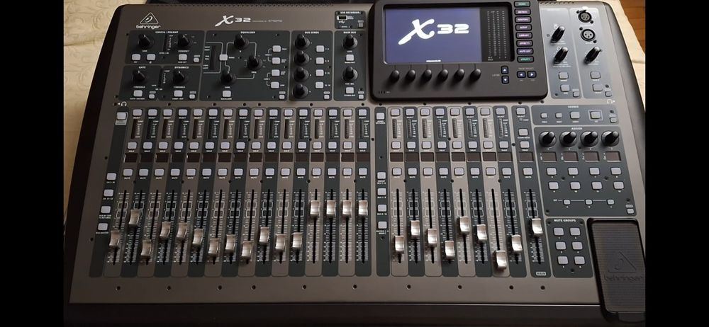 Mesa de mistura Behringer X32