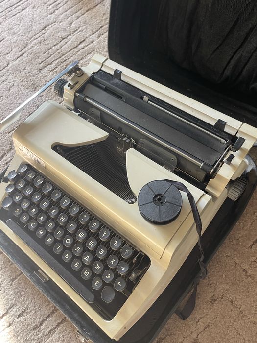 ОБМІНЯЮ !!! Раритетна печатна машинка (німмецька)