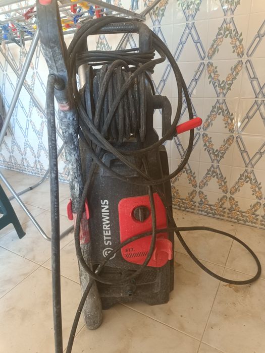 Máquina pressão semi nova