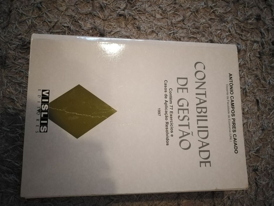 Livros de direito contabilidade e matemática