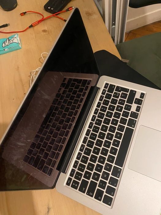Apple MacBook Pro Retina 13 polegadas 2015 com Carregador