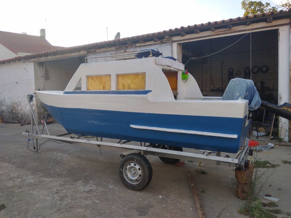 Barco cabinado - motor 4 tempos - inspecionado até Setembro de 2031